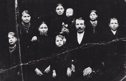The family of Szwed (pseudonym “Dziki”) from Wola Ostrowiecka.