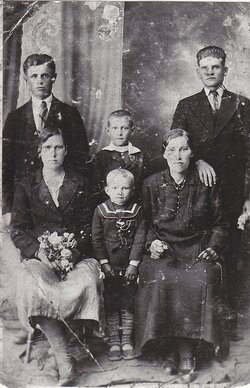 The family of Pradun from Ostrówki.